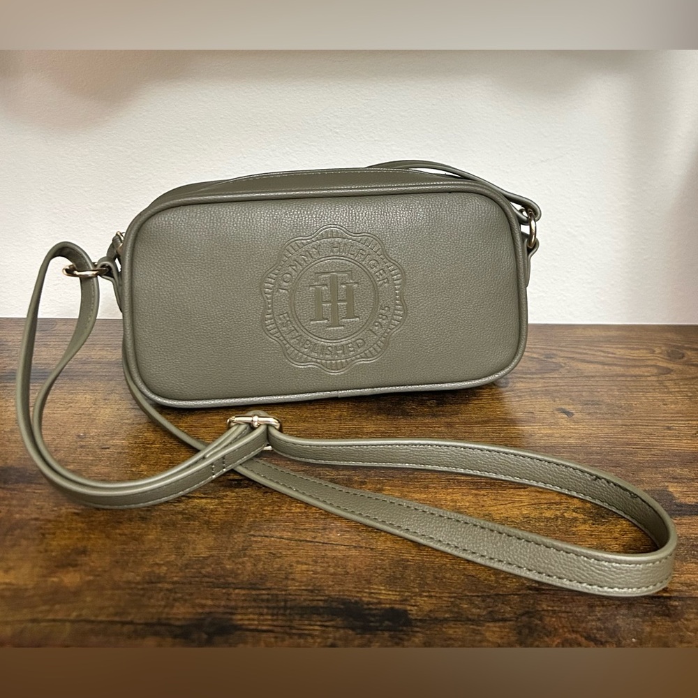 Tommy Hilfiger Crossbody Bag